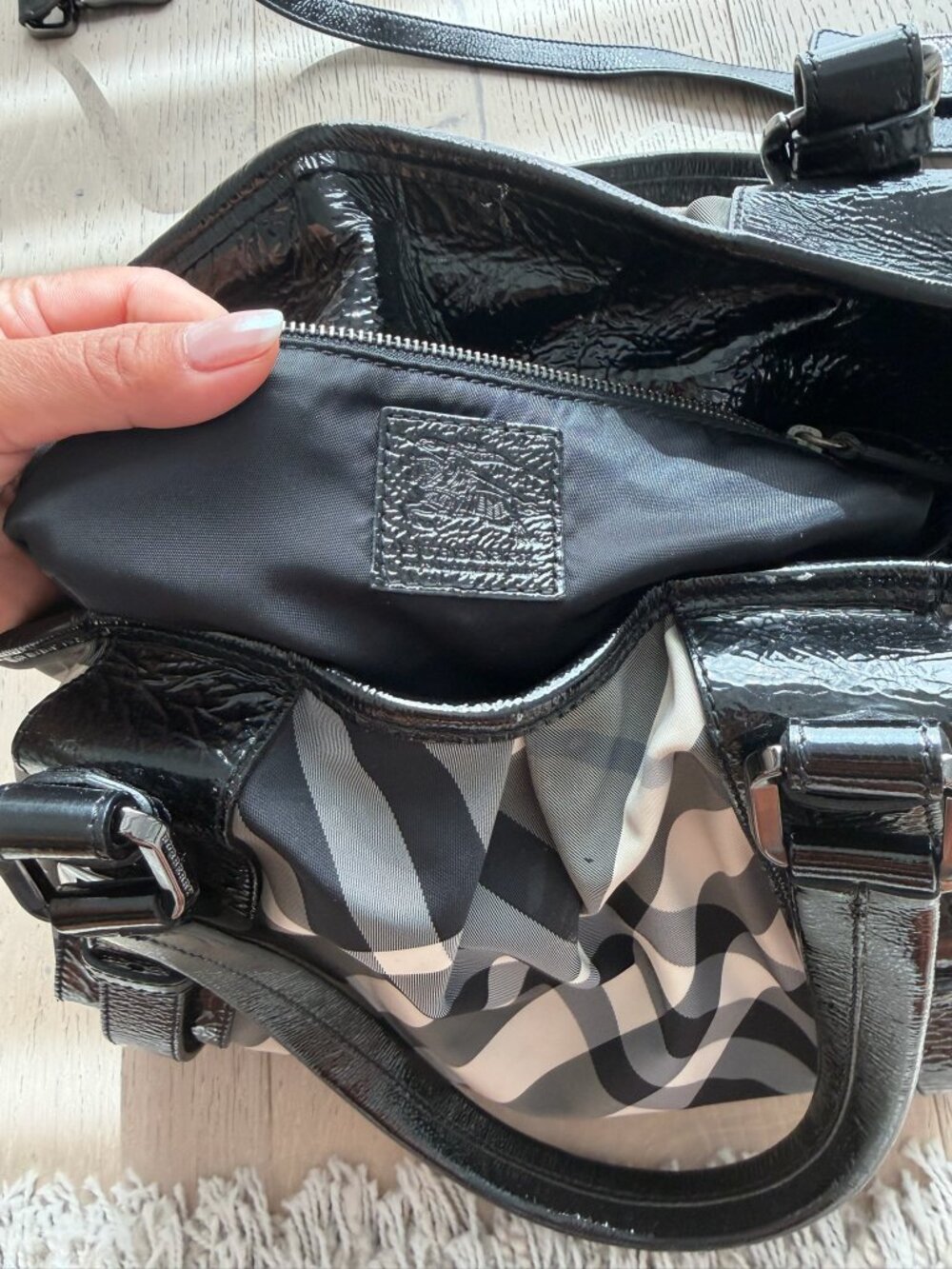 Vintage Burberry Black Beat Check Lowry Satchel & Matching Wallet Set - Picture 15 of 16
